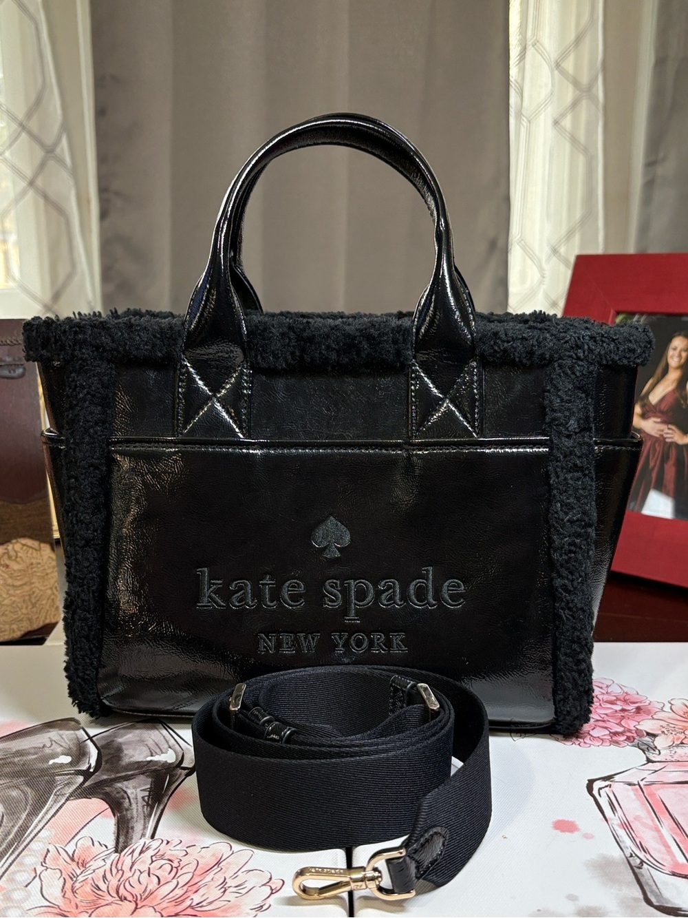 Kate Spade Black Patent Leather Shearling Bag w/Detachable Strap 8.5x10x4in EUC - Picture 4 of 16